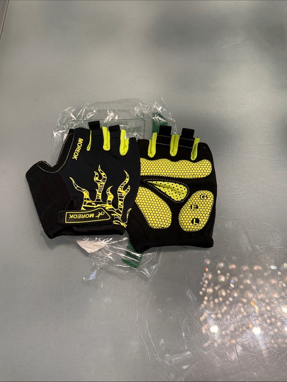 Men's Black & Neon Yellow Half-Finger Workout Gloves